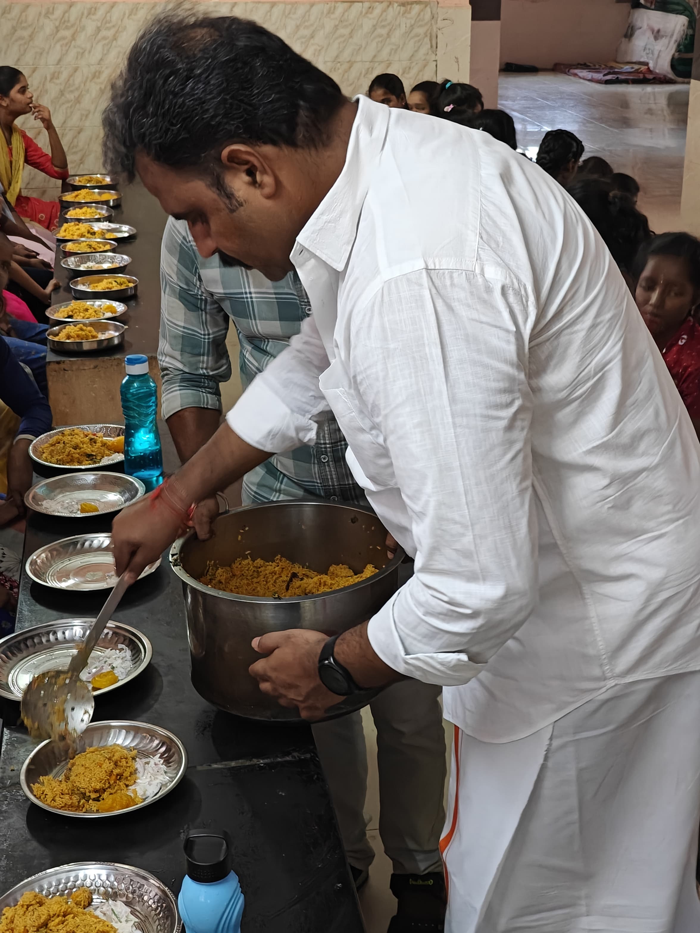 Providing meal and food carriers to Govt Home Children