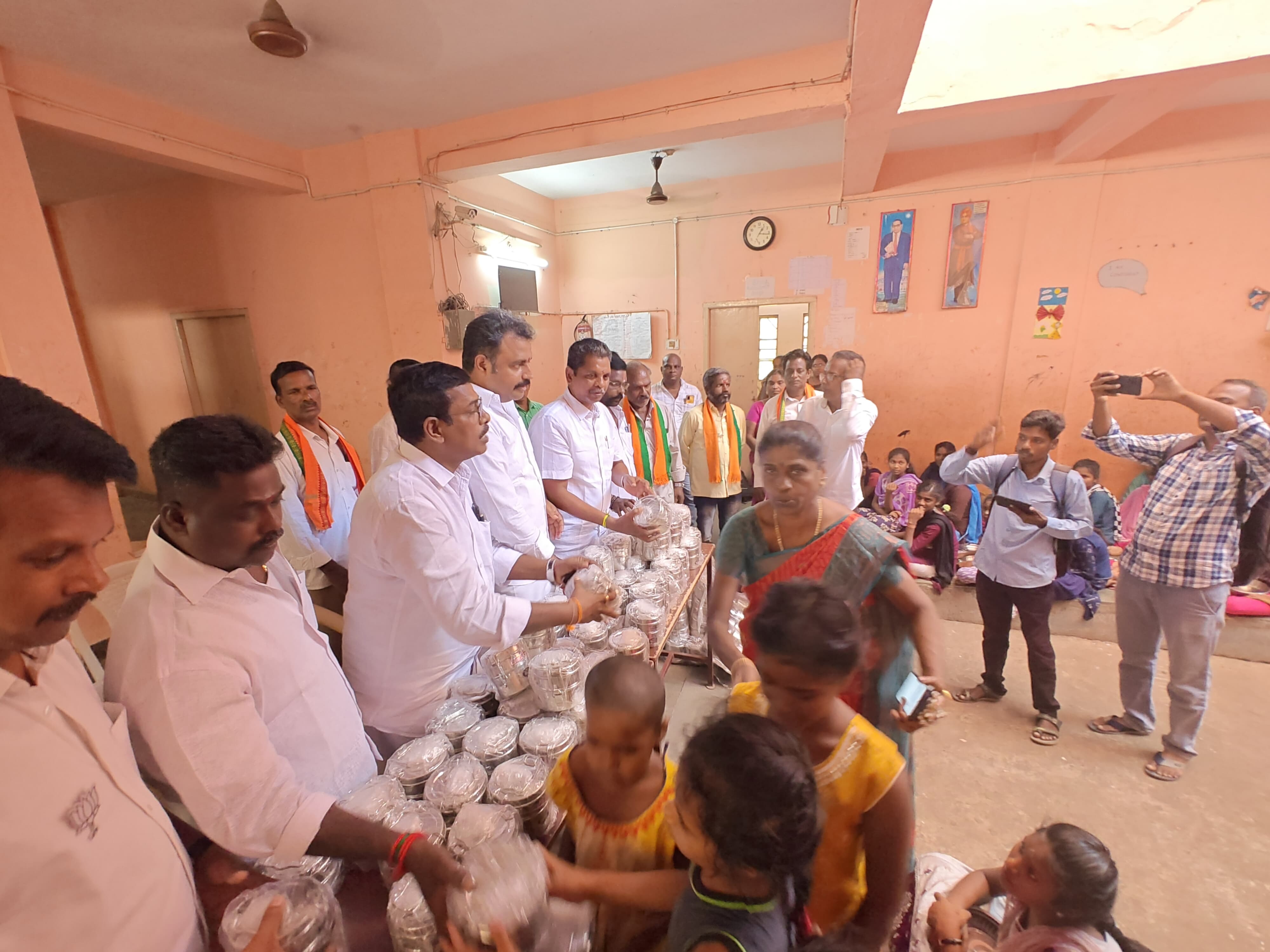 Providing meal and food carriers to Govt Home Children