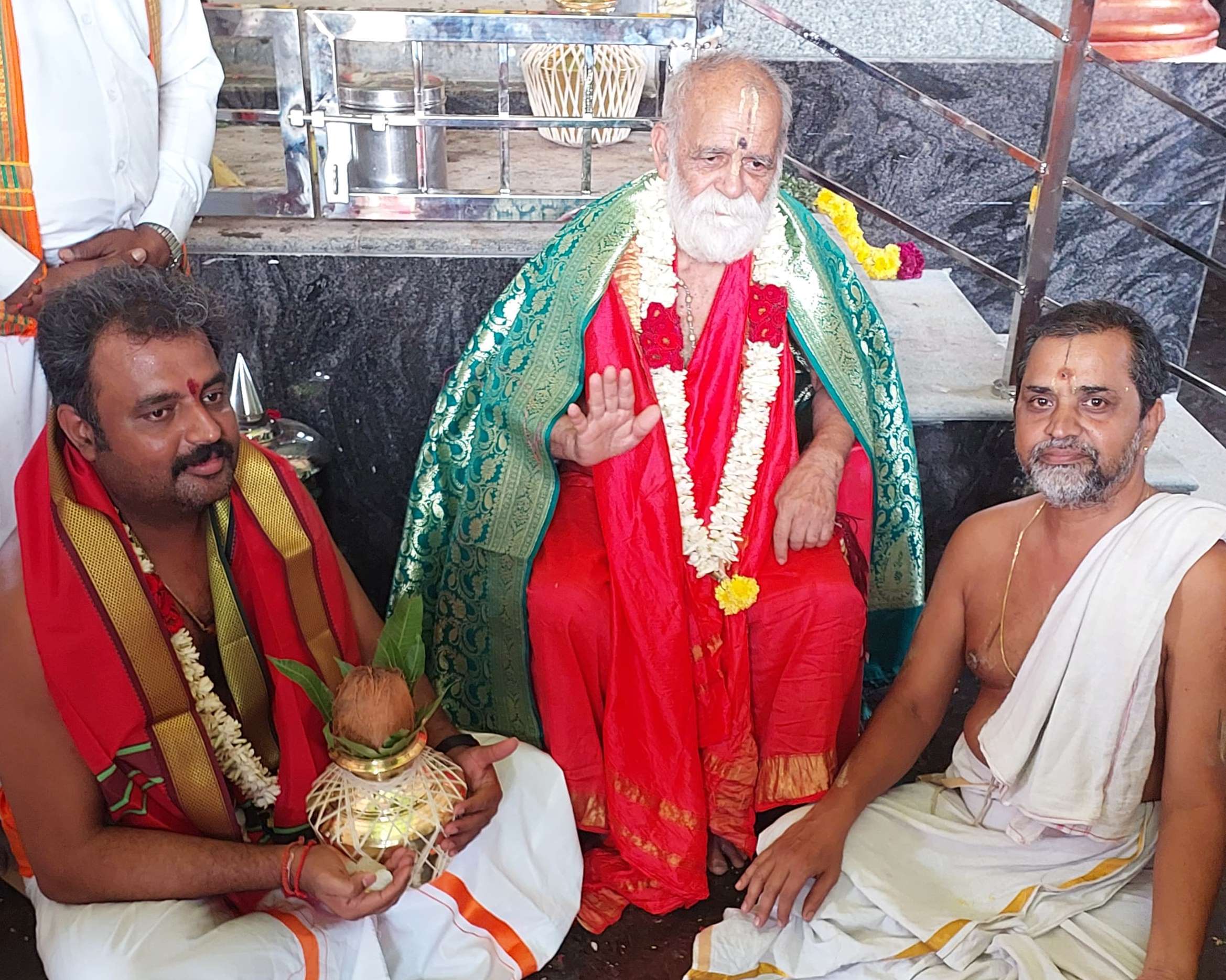 Poojya Sri Vidya Vallabha Madhava Theertha Swamigal